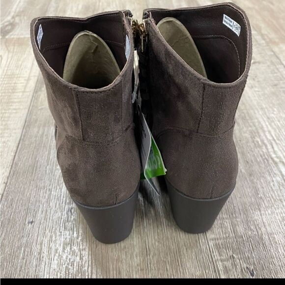 NIB Crocs Leigh Synthetic Suede Wedge Bootie in Espresso - Picture 4 of 5